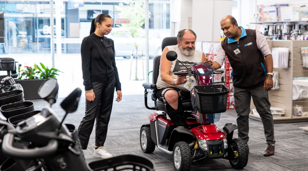 Persoonlijk advies en demonstratie van een elektrische scootmobiel